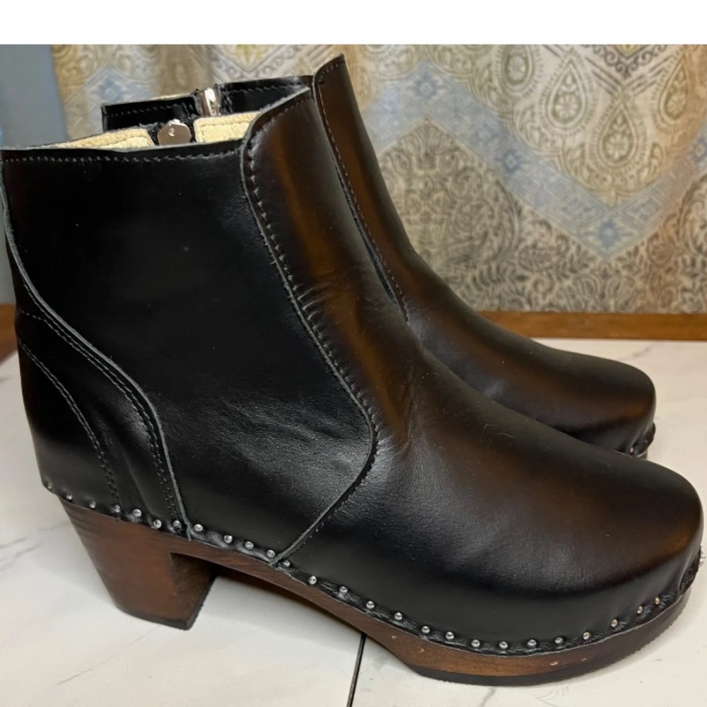 Black Troentorp clog ankle boots w/side zip, size 39